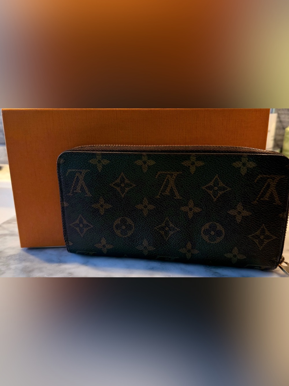 Authentic Louis Vuitton Zippy Wallet! - Picture 4 of 15